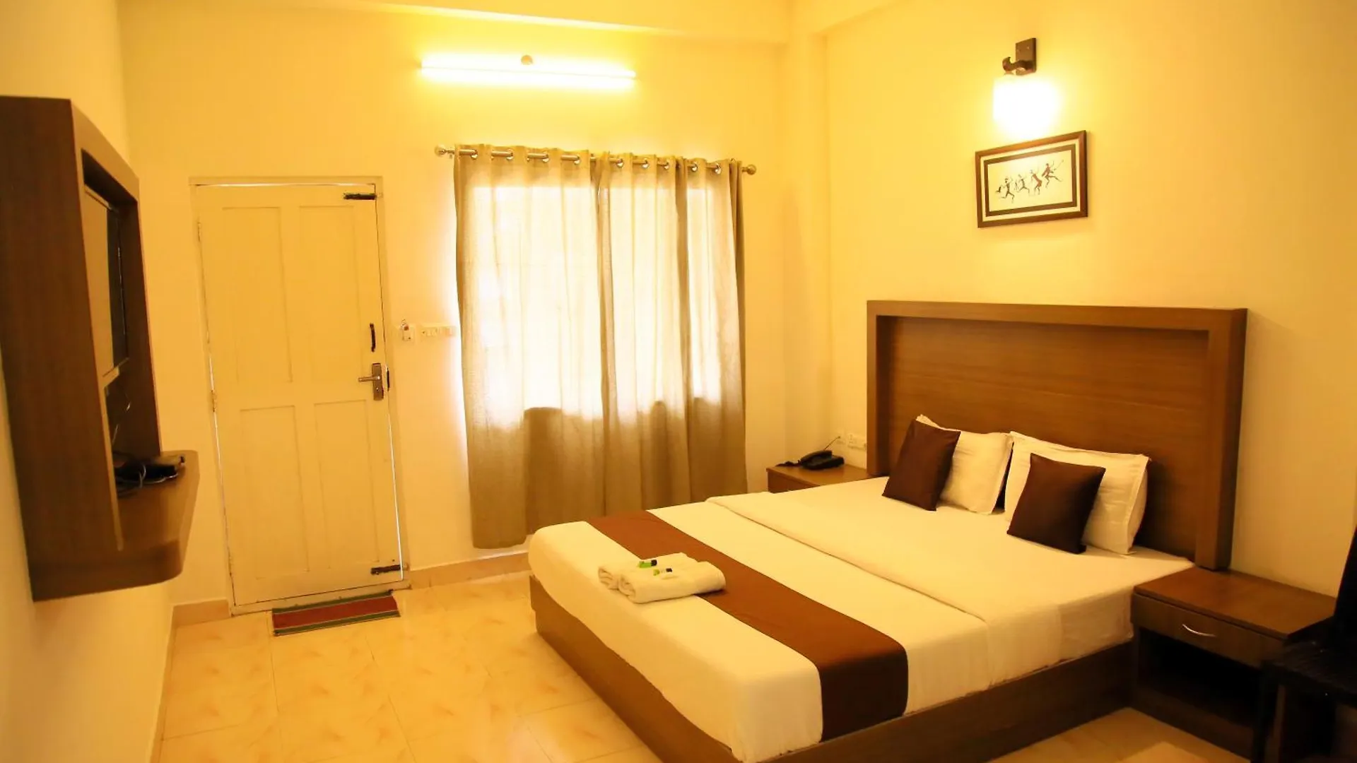 Highrange Plaza Bed & Breakfast Thekkady 2*,  India